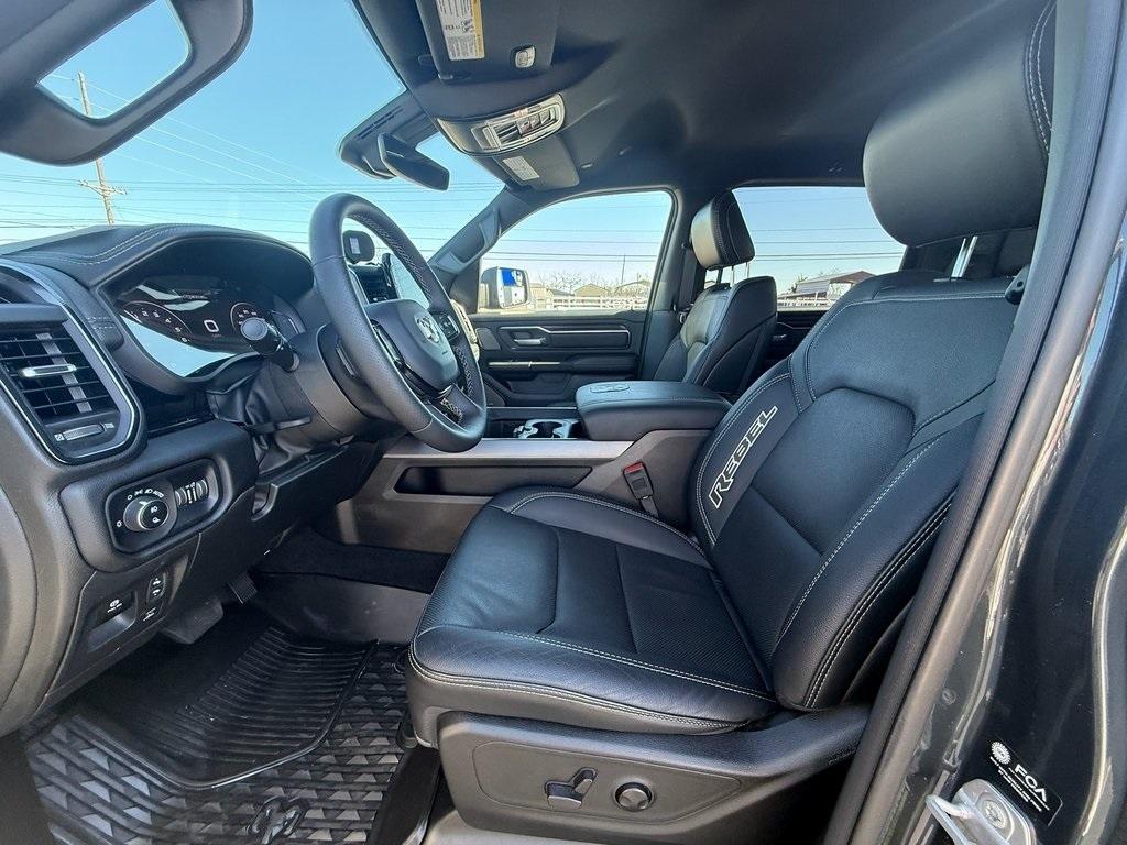 RAM 1500 Rebel Crew Cab SB 4WD 2025