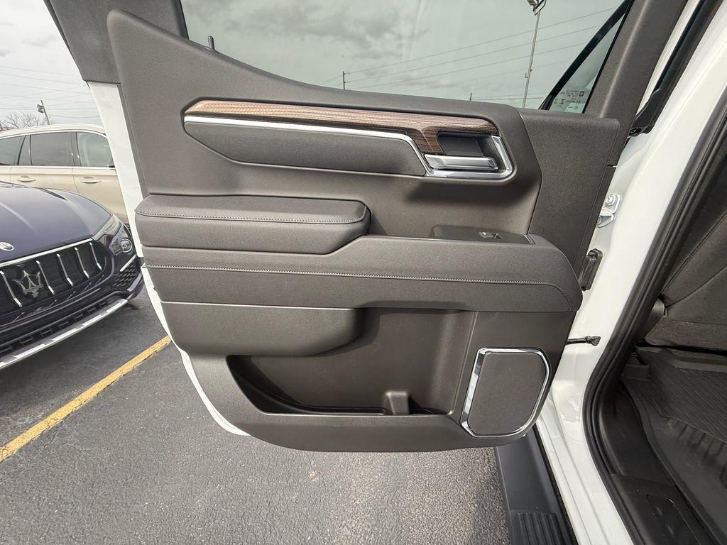 Chevrolet Silverado 1500 High Country Crew Cab 4WD 2026