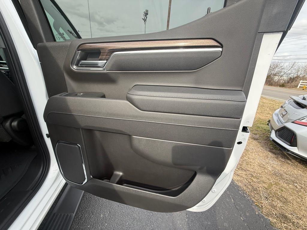 Chevrolet Silverado 1500 High Country Crew Cab 4WD 2026