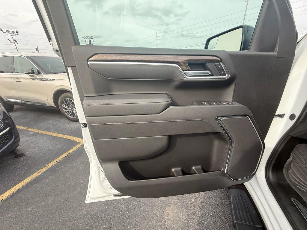 Chevrolet Silverado 1500 LT Trail Boss Crew Cab 4WD 2026