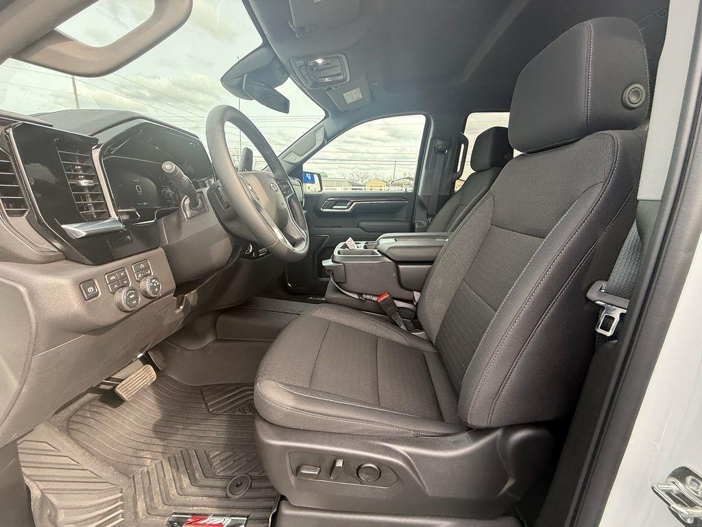 Chevrolet Silverado 1500 LT Trail Boss Crew Cab 4WD 2026