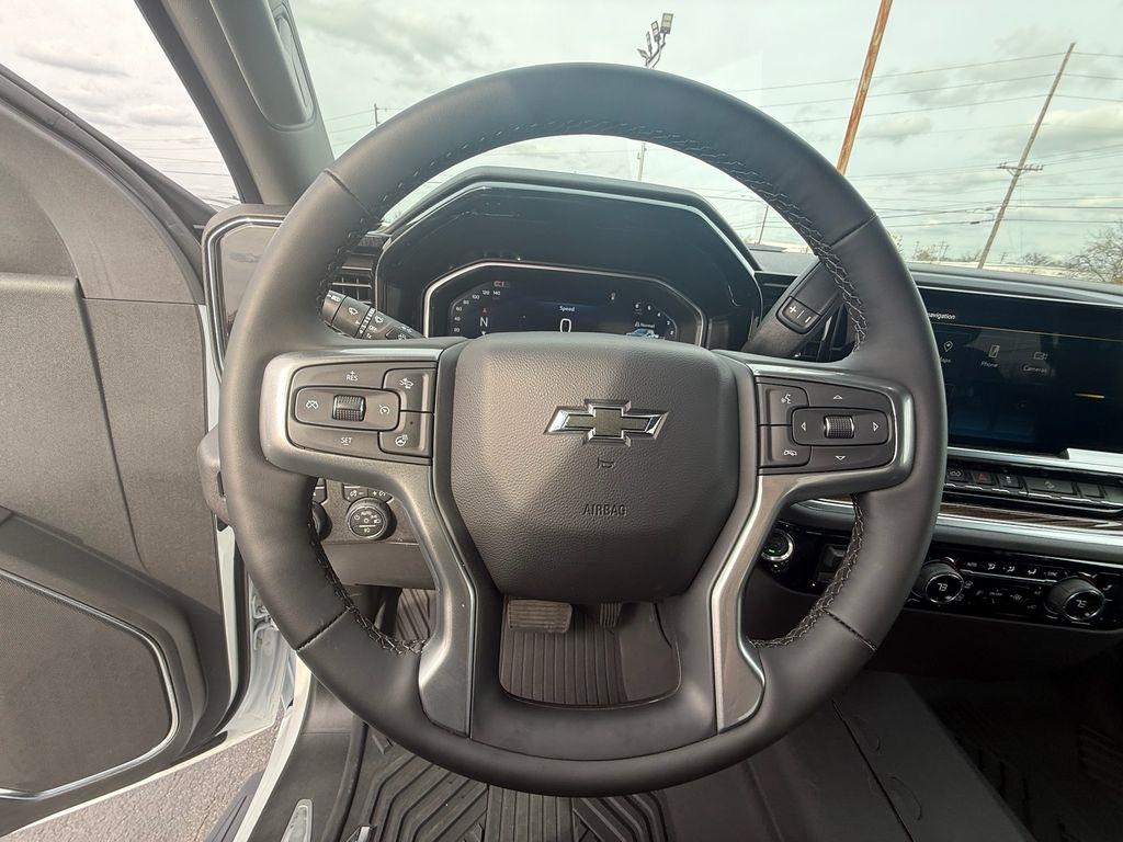 Chevrolet Silverado 1500 LT Trail Boss Crew Cab 4WD 2026