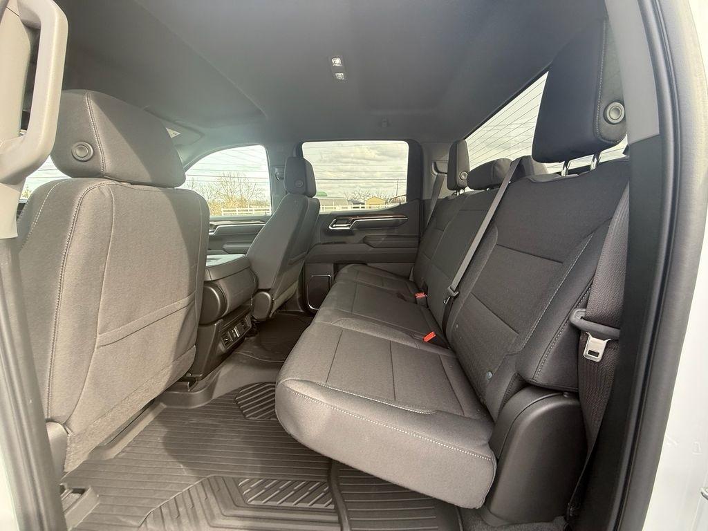 Chevrolet Silverado 1500 LT Trail Boss Crew Cab 4WD 2026