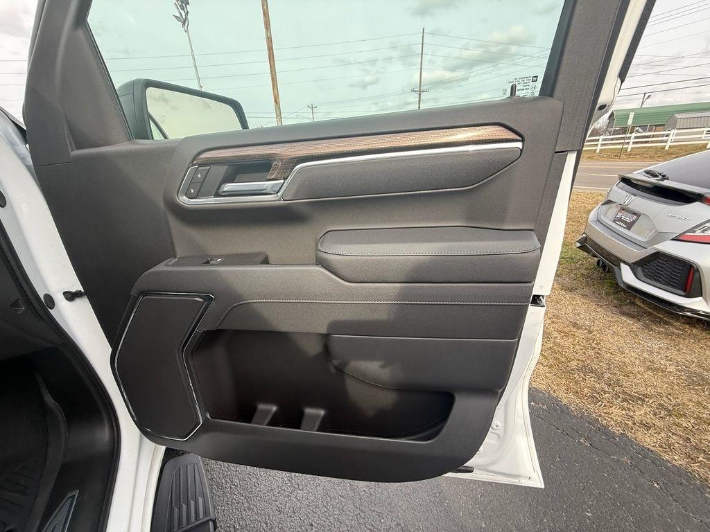 Chevrolet Silverado 1500 LT Trail Boss Crew Cab 4WD 2026