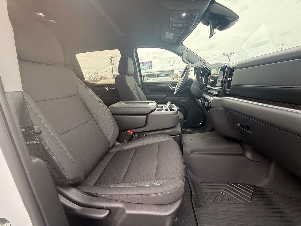 Chevrolet Silverado 1500 LT Trail Boss Crew Cab 4WD 2026