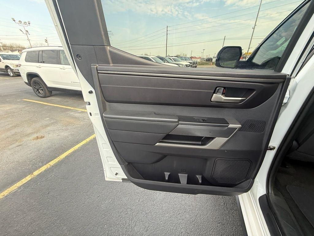 Toyota Tundra SR5 CrewMax 4WD 2023