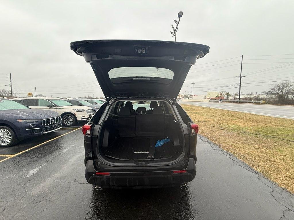 Toyota RAV4 Hybrid XLE 2024