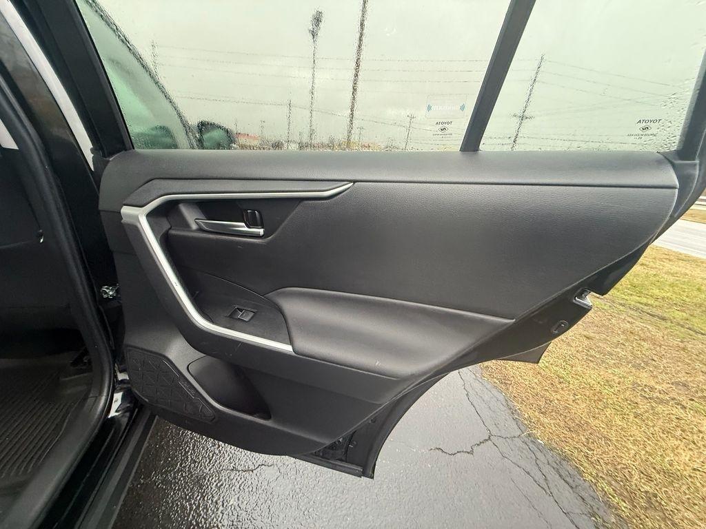 Toyota RAV4 Hybrid XLE 2024