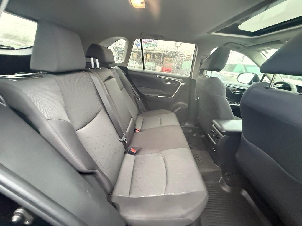 Toyota RAV4 Hybrid XLE 2024