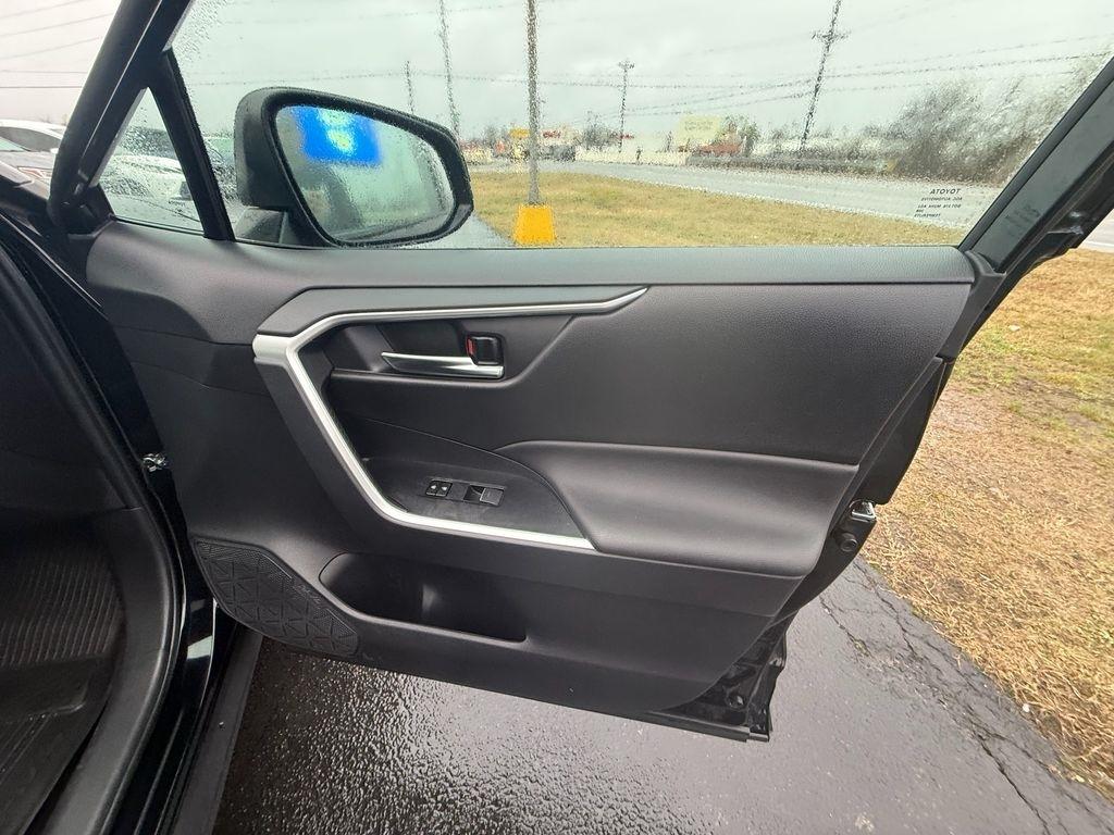 Toyota RAV4 Hybrid XLE 2024