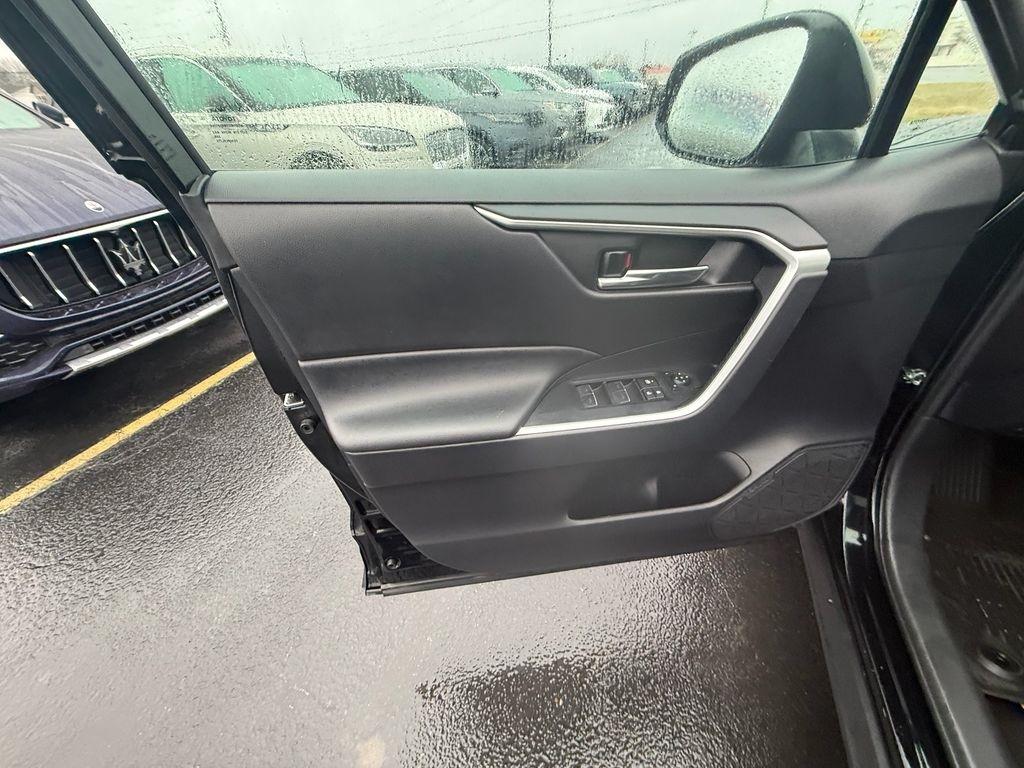 Toyota RAV4 Hybrid XLE 2024