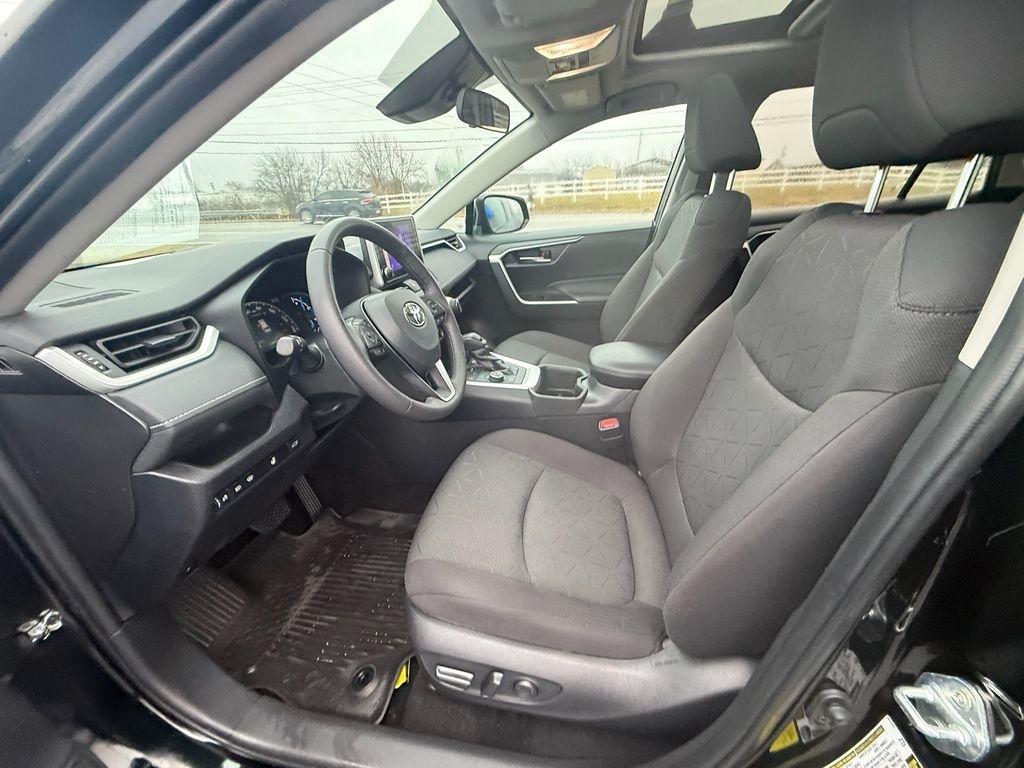 Toyota RAV4 Hybrid XLE 2024