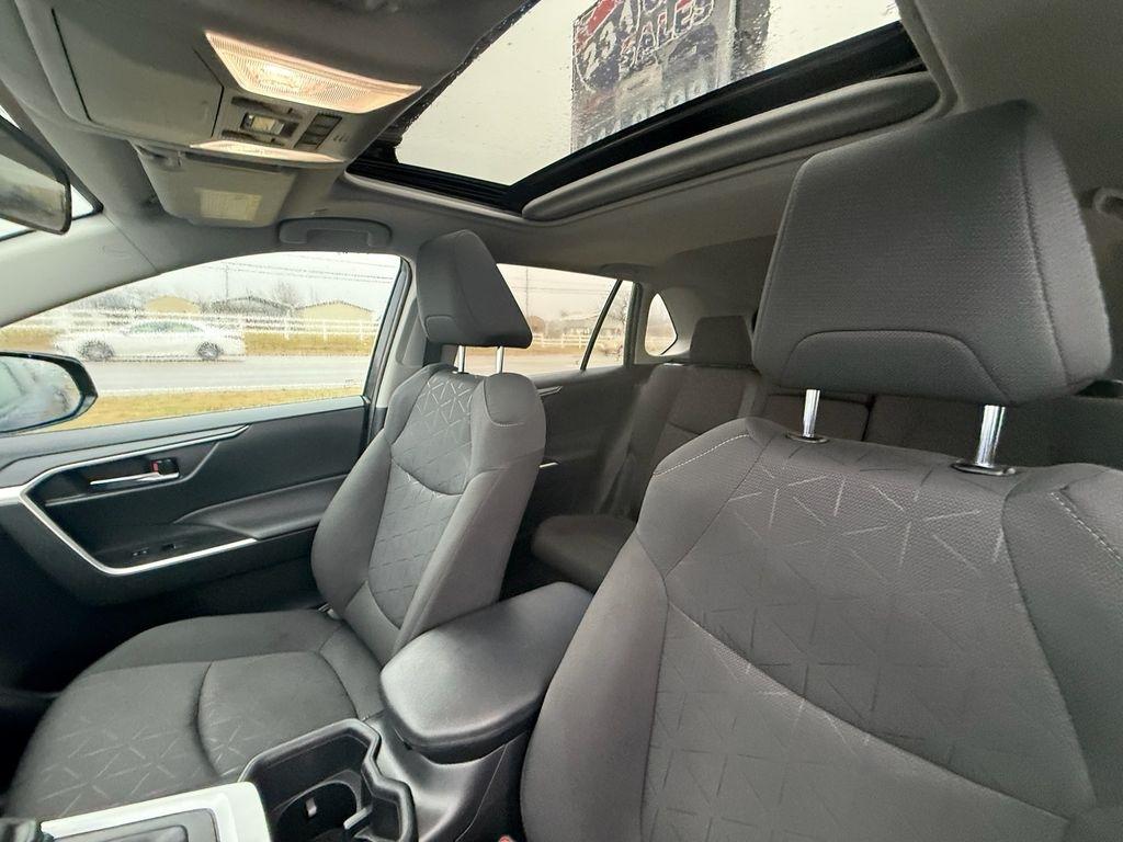 Toyota RAV4 Hybrid XLE 2024