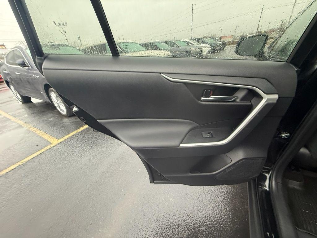 Toyota RAV4 Hybrid XLE 2024