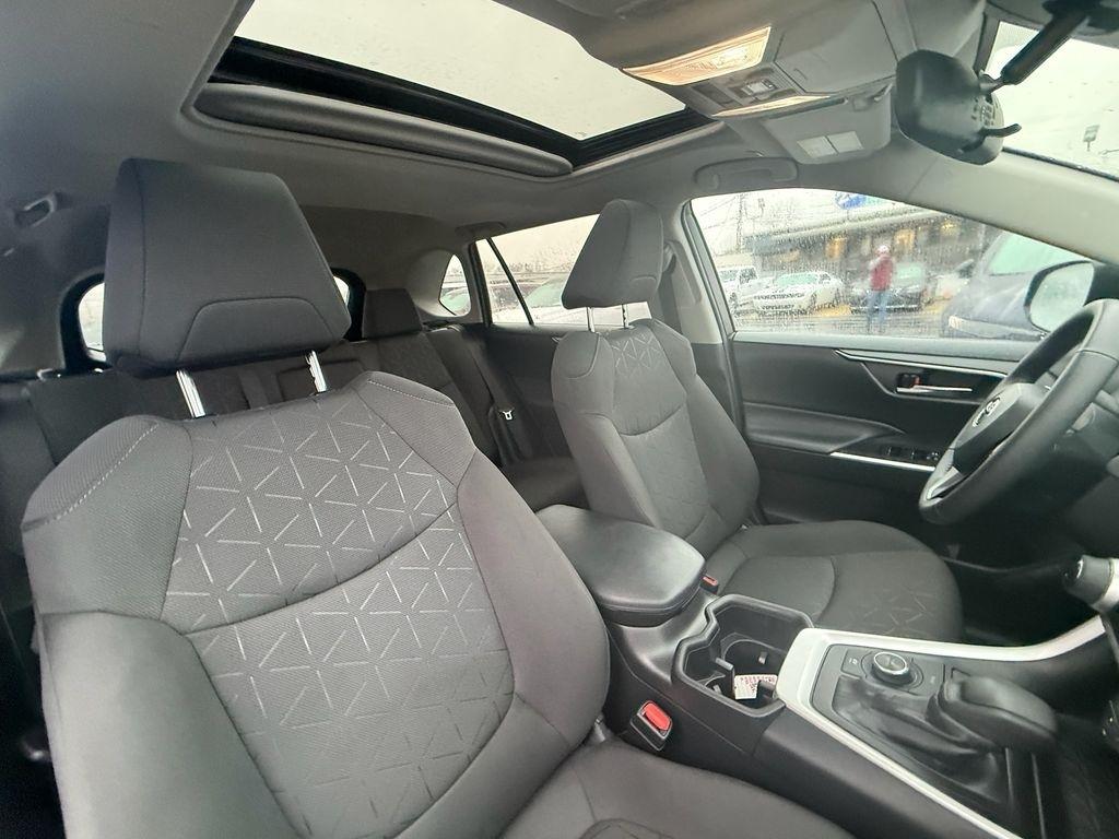 Toyota RAV4 Hybrid XLE 2024