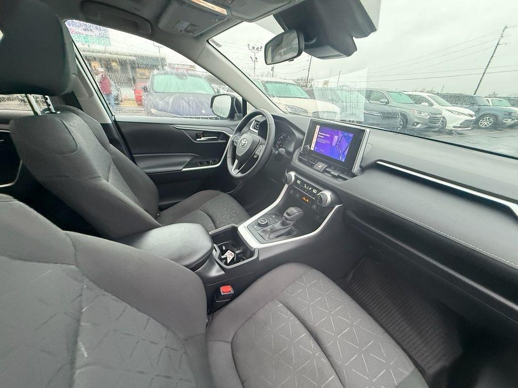 Toyota RAV4 Hybrid XLE 2024