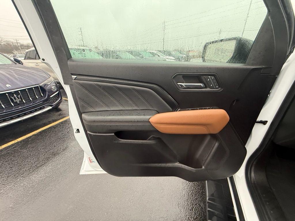 GMC Canyon AT4 Crew Cab 4WD 2023