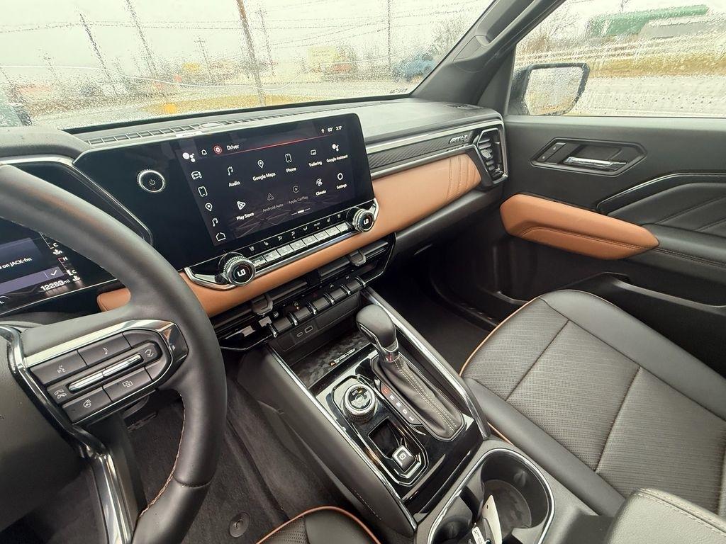 GMC Canyon AT4 Crew Cab 4WD 2023