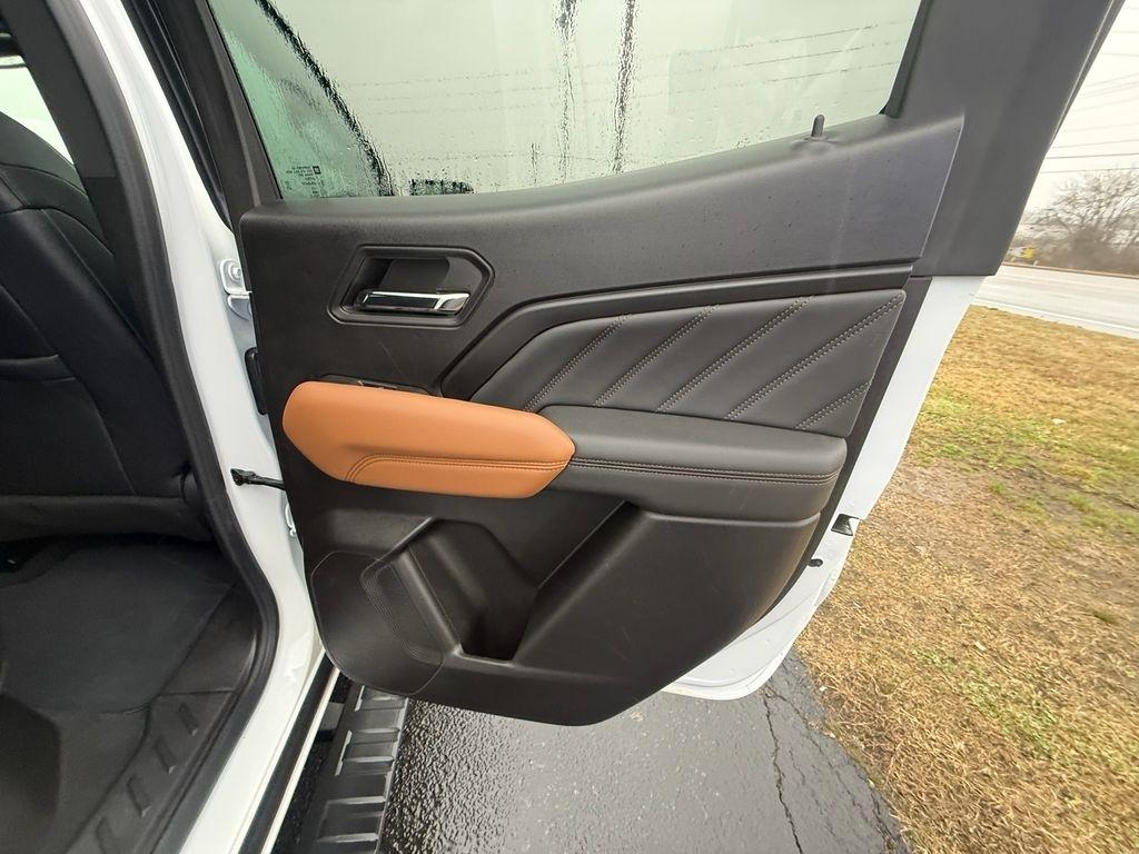 GMC Canyon AT4 Crew Cab 4WD 2023