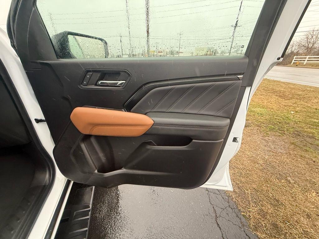 GMC Canyon AT4 Crew Cab 4WD 2023