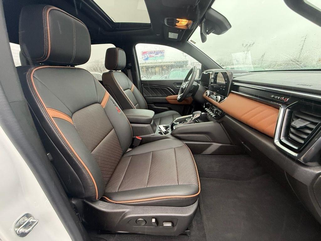 GMC Canyon AT4 Crew Cab 4WD 2023