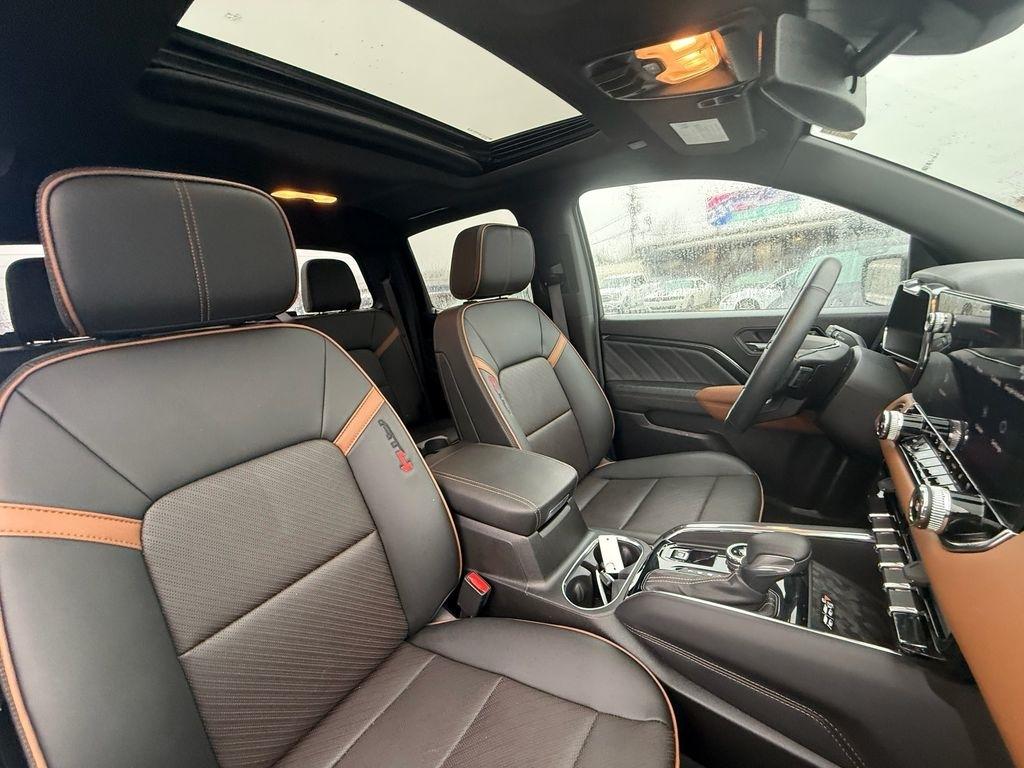 GMC Canyon AT4 Crew Cab 4WD 2023