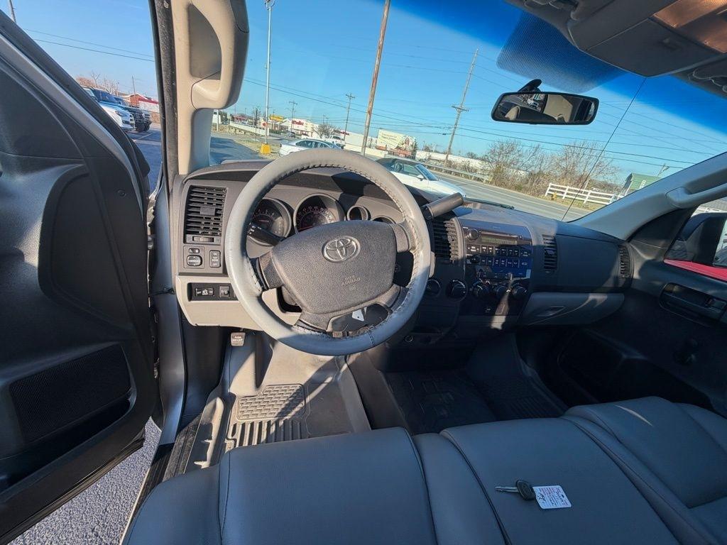 Toyota Tundra Tundra-Grade 4.6L Long Bed 4WD 2010