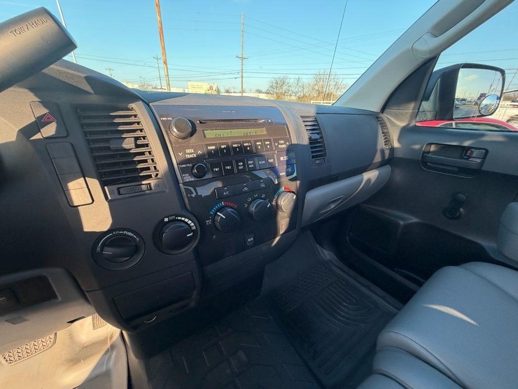 Toyota Tundra Tundra-Grade 4.6L Long Bed 4WD 2010