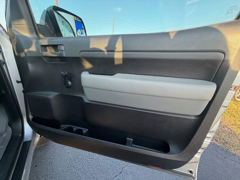 Toyota Tundra Tundra-Grade 4.6L Long Bed 4WD 2010