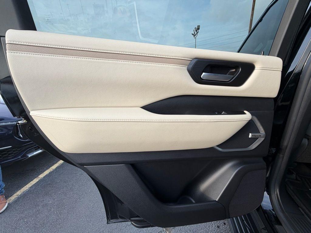 Nissan Armada Platinum 2025