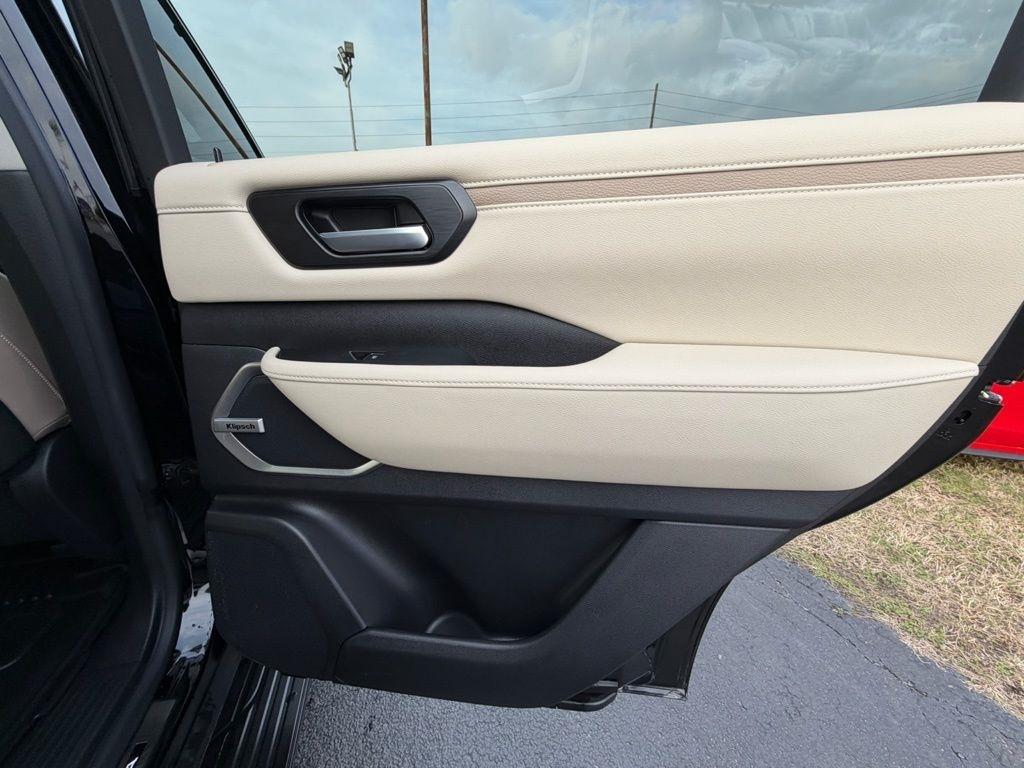 Nissan Armada Platinum 2025