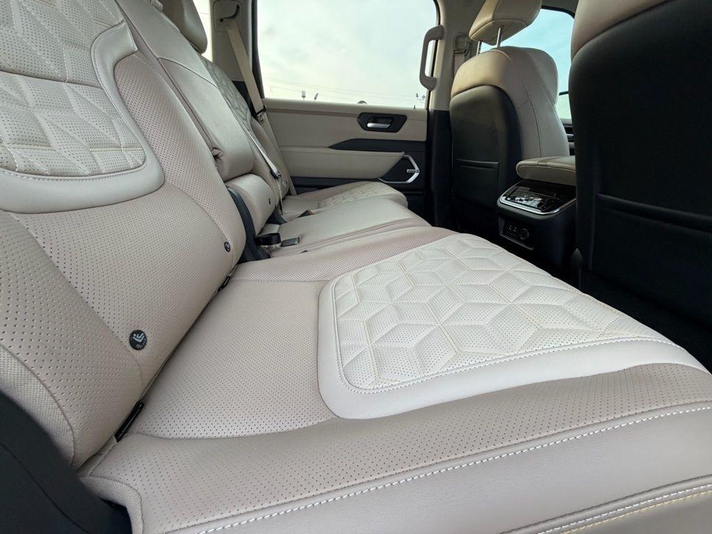 Nissan Armada Platinum 2025