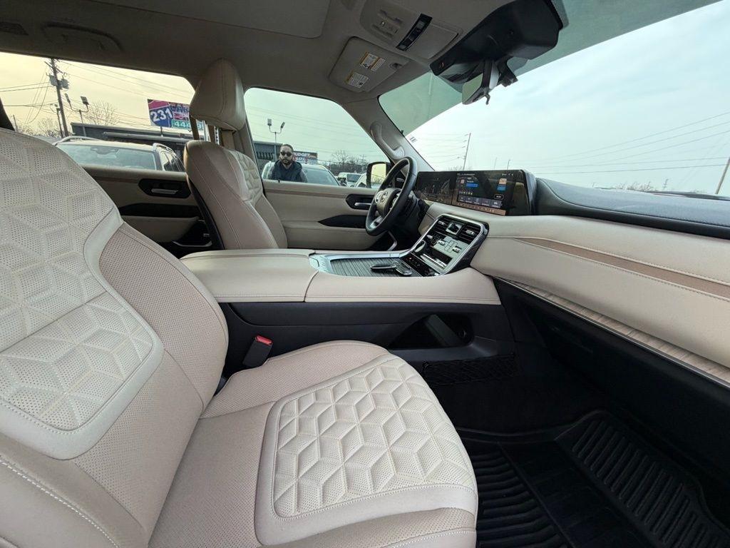 Nissan Armada Platinum 2025