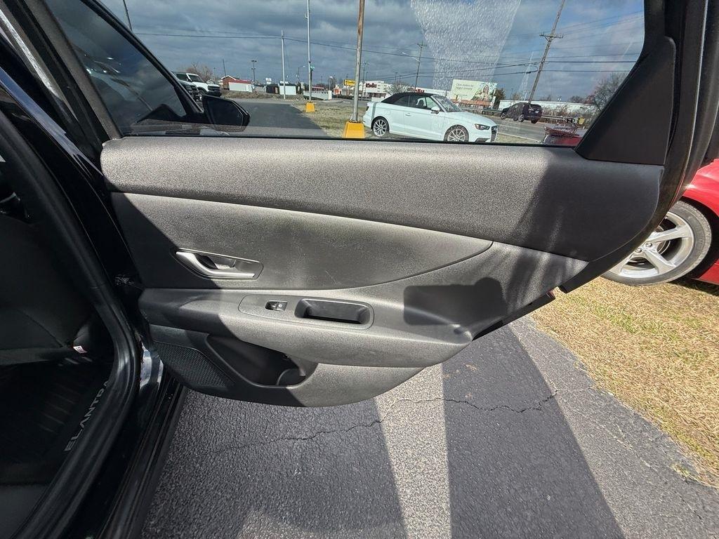 Hyundai Elantra SEL 2022