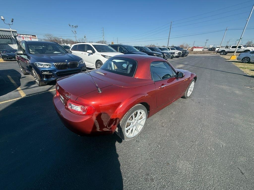 Mazda MX-5 Miata Grand Touring 2011
