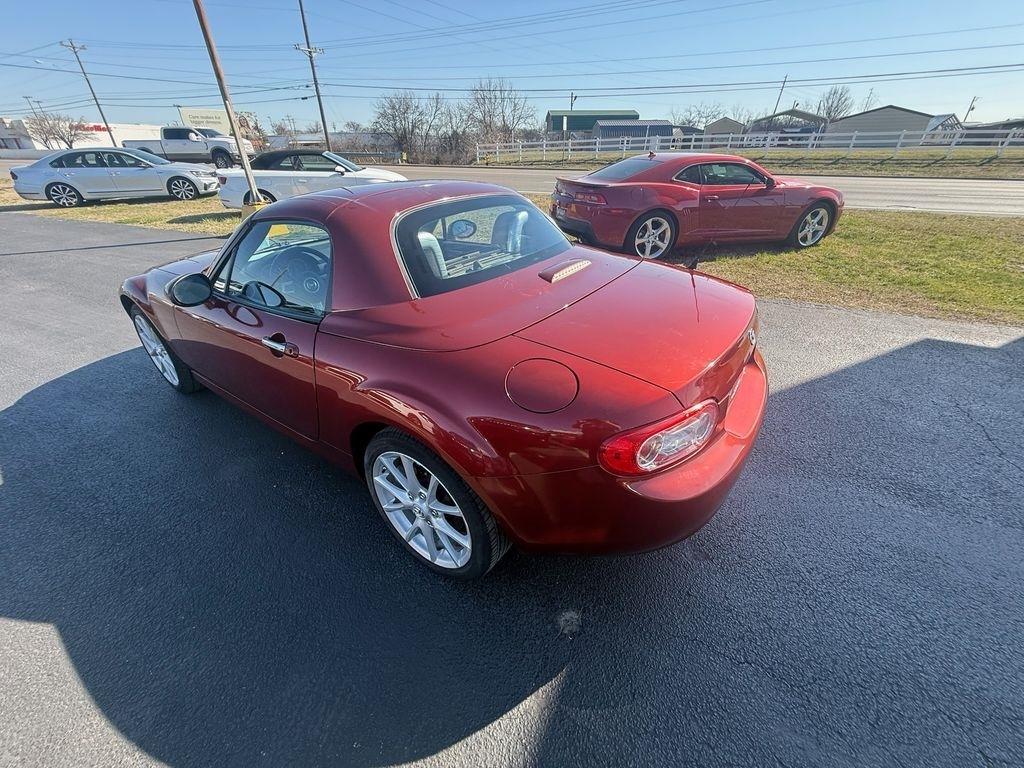 Mazda MX-5 Miata Grand Touring 2011