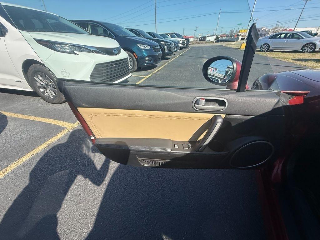 Mazda MX-5 Miata Grand Touring 2011