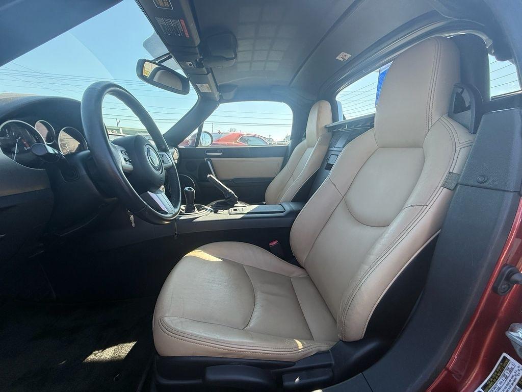 Mazda MX-5 Miata Grand Touring 2011