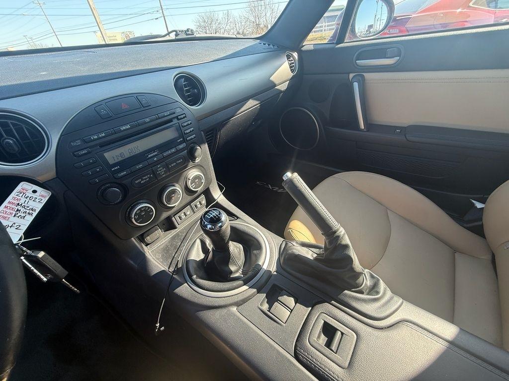 Mazda MX-5 Miata Grand Touring 2011