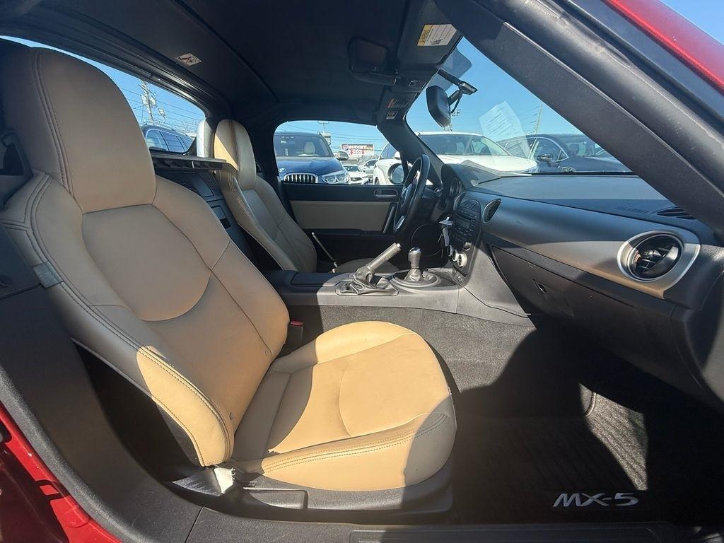 Mazda MX-5 Miata Grand Touring 2011