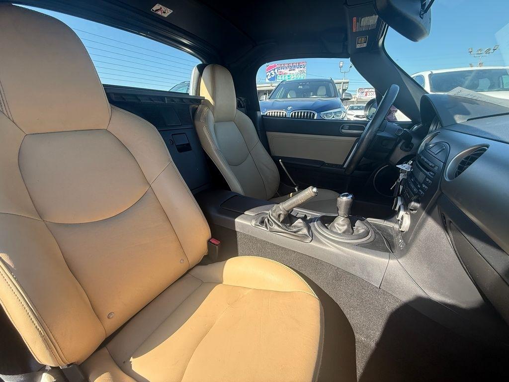 Mazda MX-5 Miata Grand Touring 2011