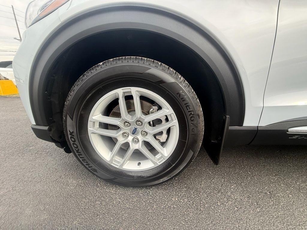 Ford Explorer Active 2025