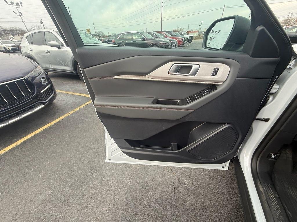 Ford Explorer Active 2025