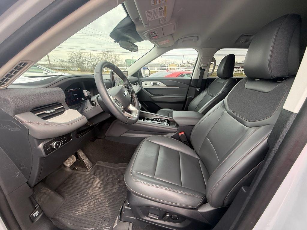 Ford Explorer Active 2025