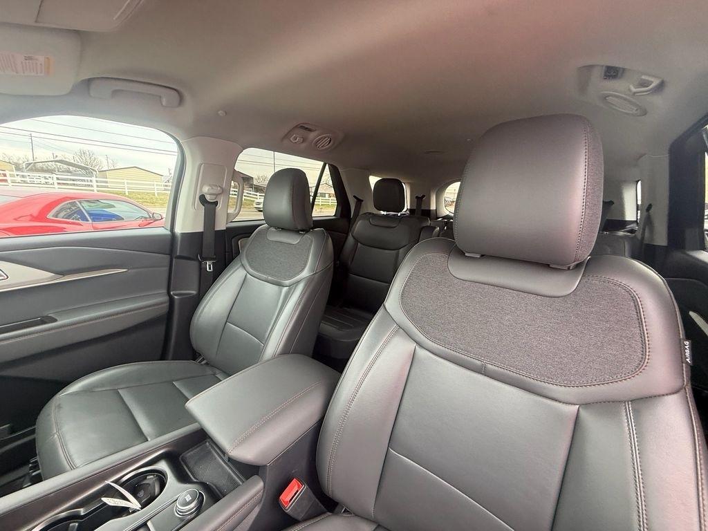 Ford Explorer Active 2025