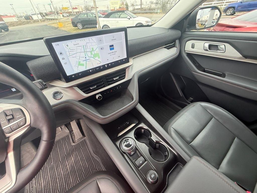 Ford Explorer Active 2025