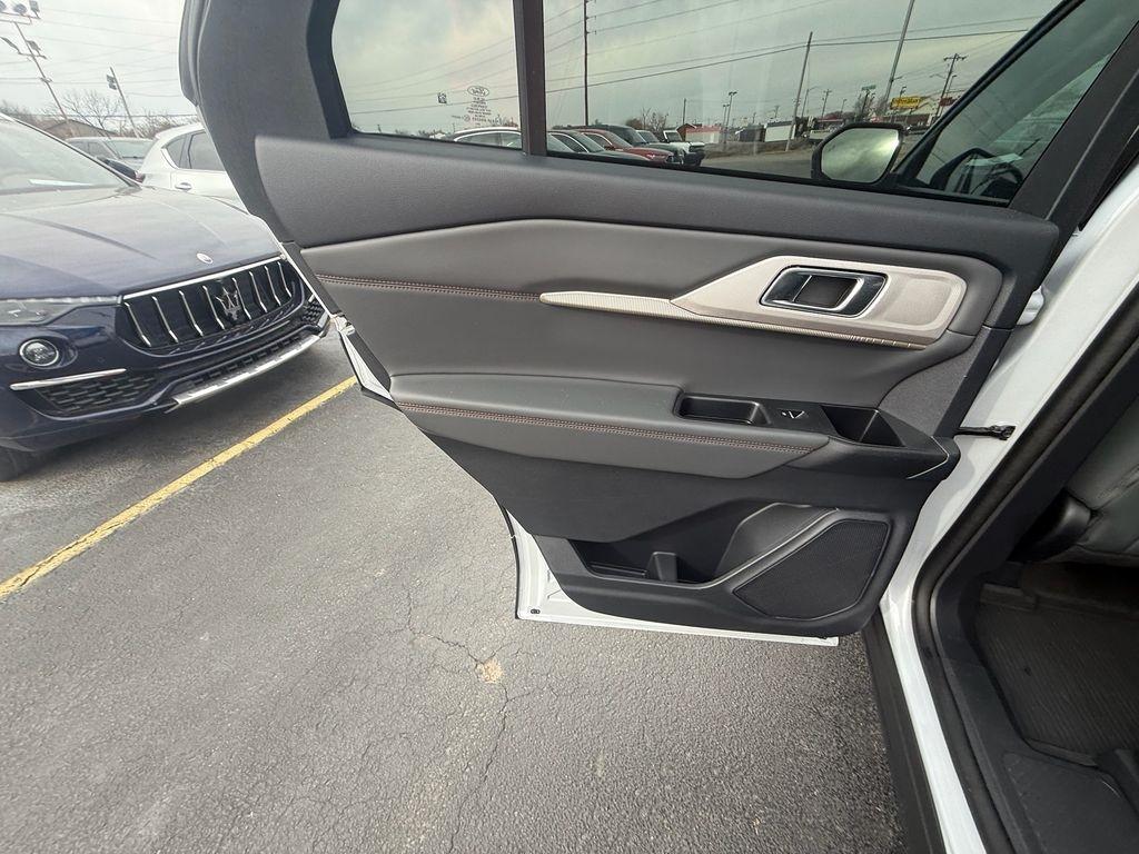 Ford Explorer Active 2025