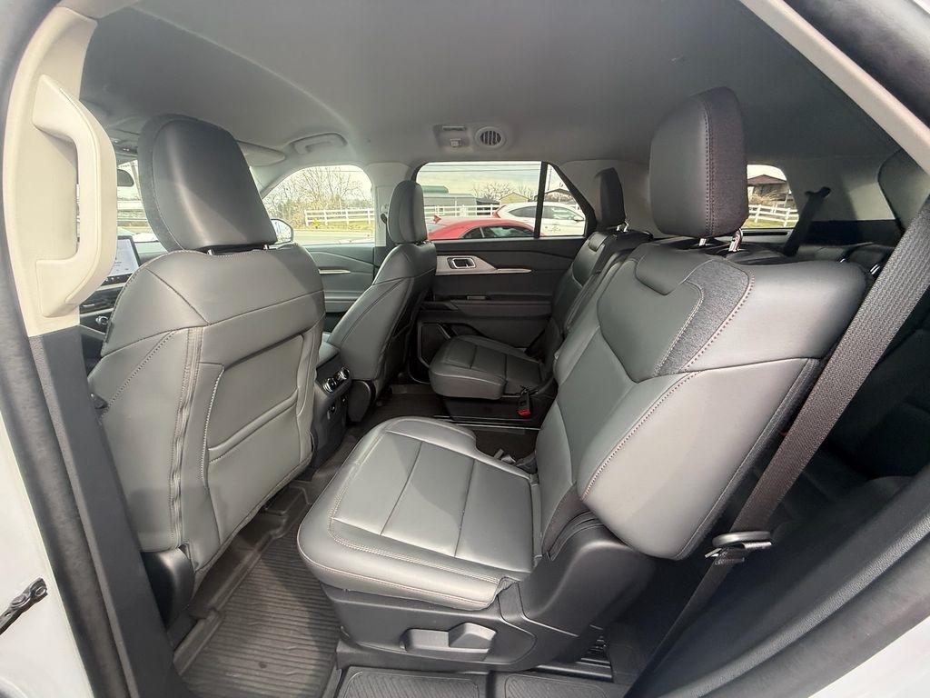 Ford Explorer Active 2025