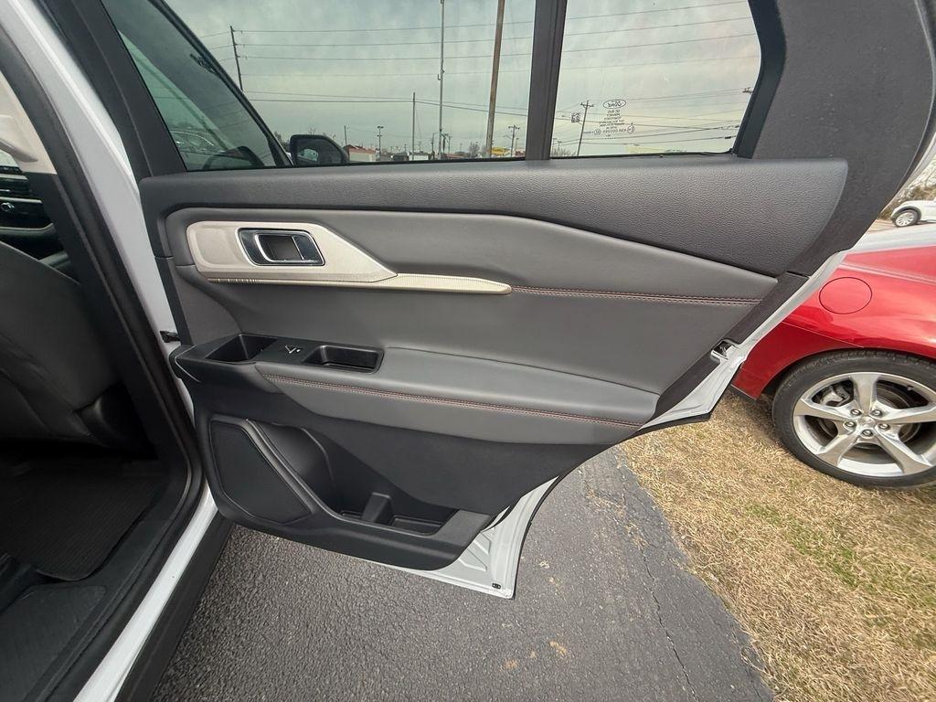 Ford Explorer Active 2025