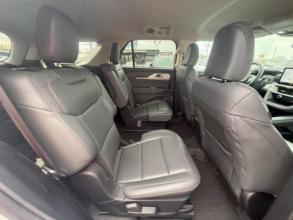 Ford Explorer Active 2025